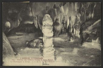 Intérieur des célèbres Grottes de Saint-Marcel