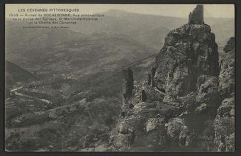 Ruines de Rochebonne, Vue panoramique de la Vallée de l'Eyrieux, St-Martin-de-Valamas et la Chaîne des Cévennes