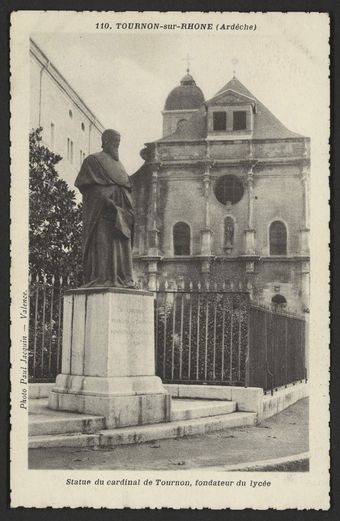Tournon-sur-Rhône (ardèche). Statue du cardinal de Tournon, fondateur du lycée