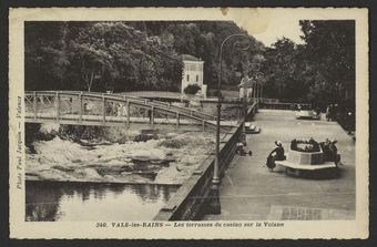 Vals-les-Bains - Les terrasses du casino sur la Volane