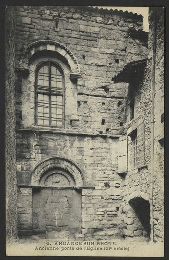 Andance-sur-Rhone. Ancienne porte de l'Église (XIe siècle)