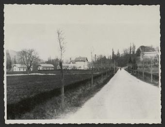 L'allée de la gare.