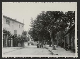 Rue d'un village de la Drôme