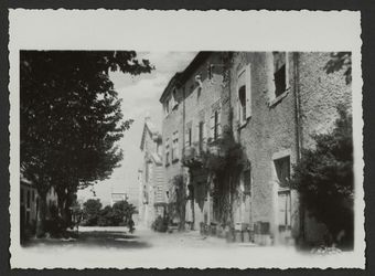 Rue d'un village de la Drôme