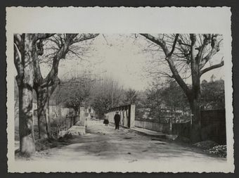 Pont metallique sur l'avenue de Romans à Hauterives