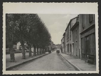 Avenue de Saint-Vallier à Hauterives avec la mercerie Thivolle