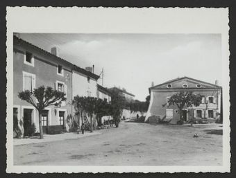 place d'un village de la Drôme