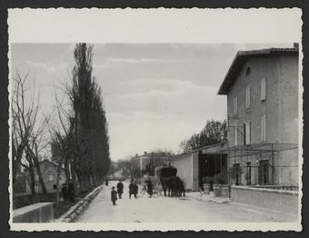 Rue d'un village de la Drôme