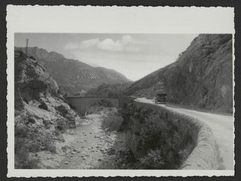 Route de Sederon bordant l'Ouvèze