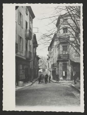 Rue d'un village de la Drôme